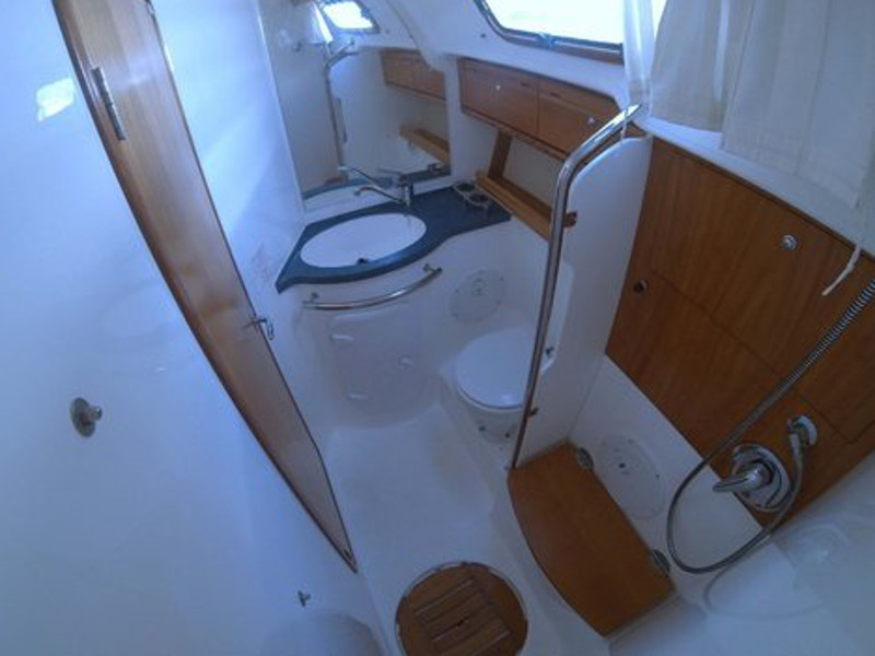 Bavaria 42 Cruiser image
